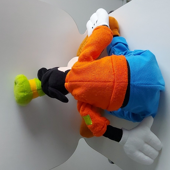 Disney's Goofy Plush 20" - Picture 4 of 4